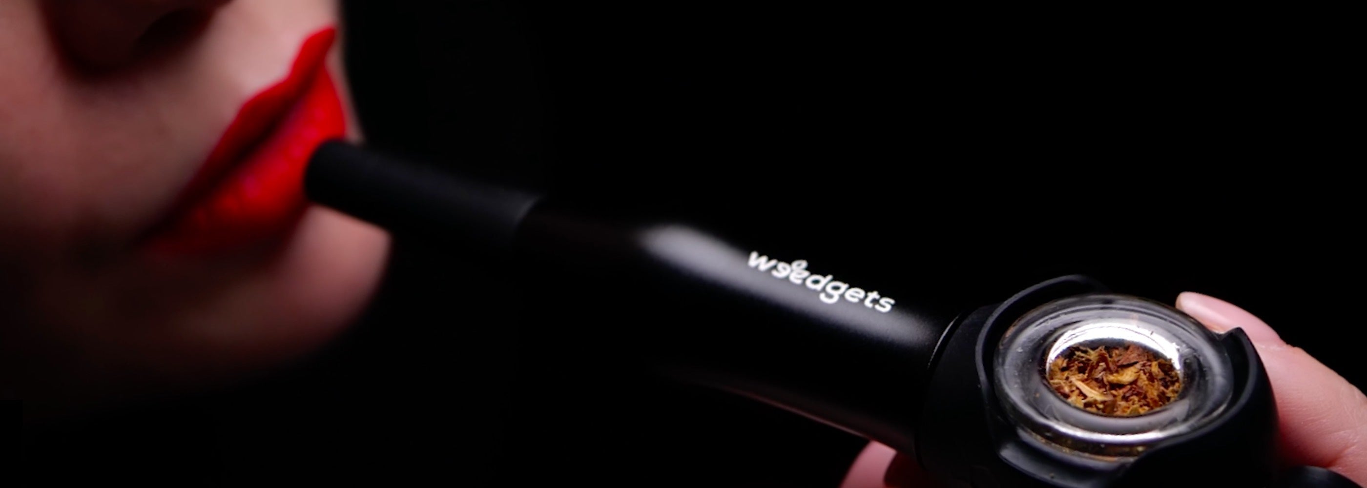 woman with maze-x pipe at her lips