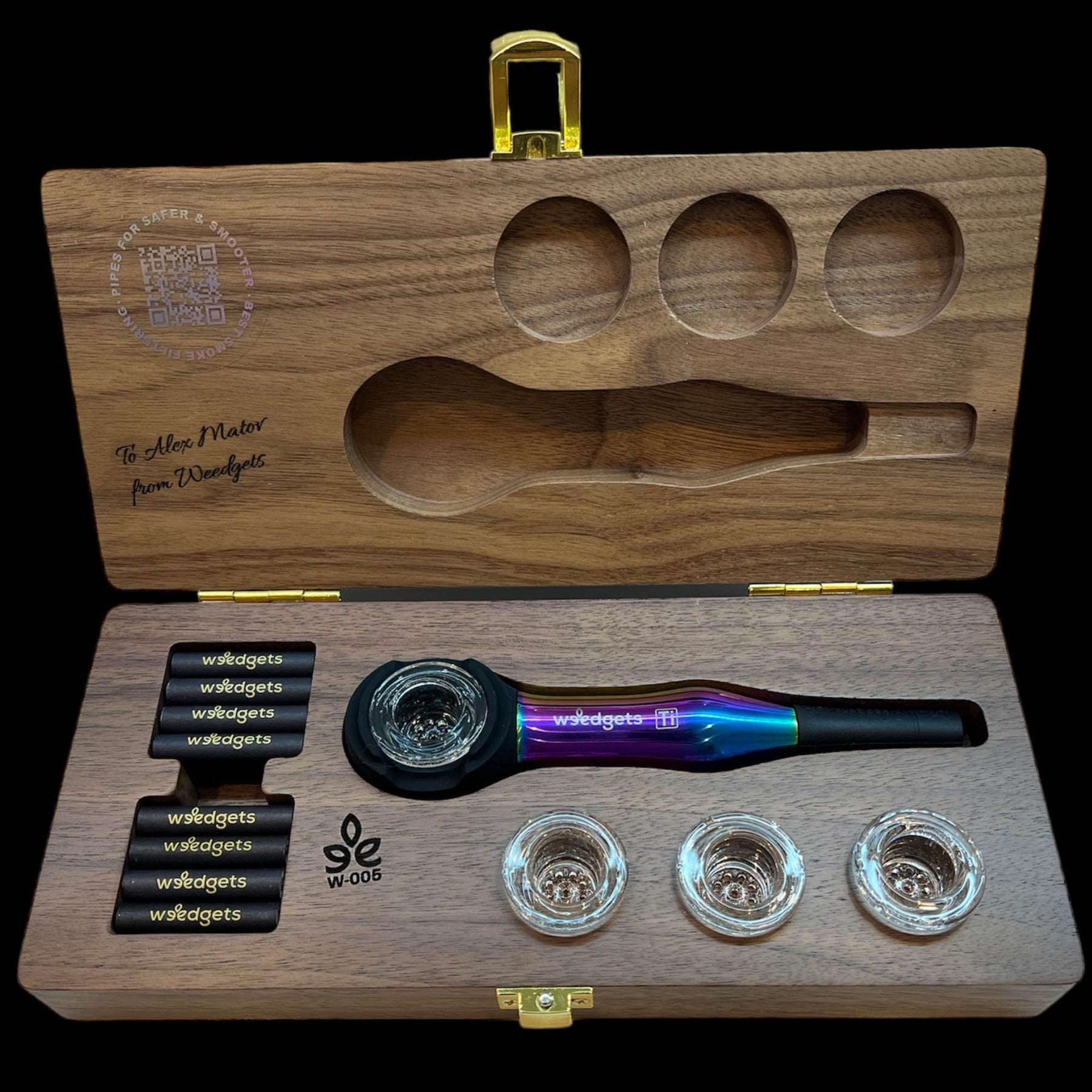 maze-x luxury weed pipe in walnut case